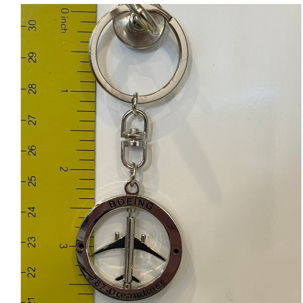 Boeing 787 Dreamliner Spinning Keychain Silver Tone Aviation Pilot Gift